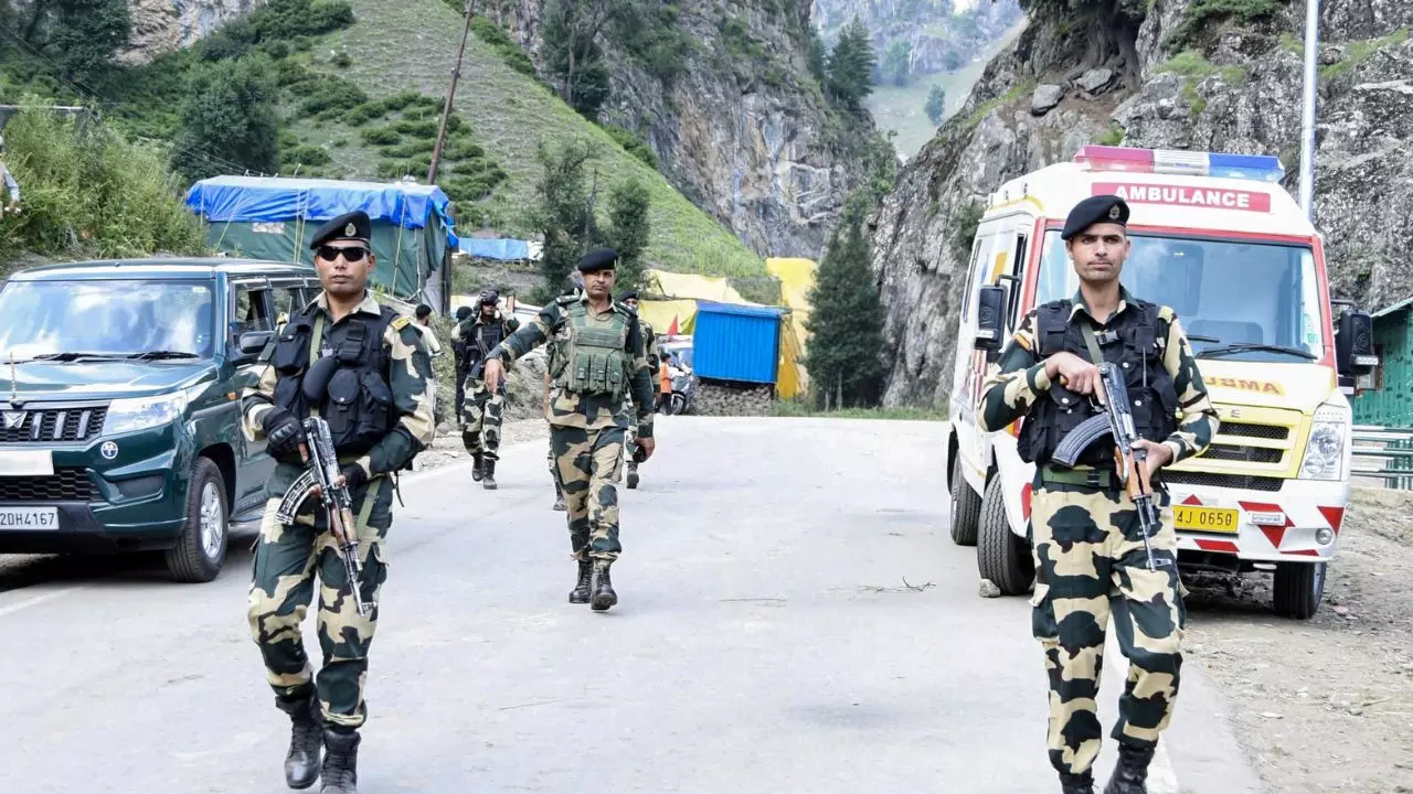 अमरनाथ ड्यूटी से हटाए गए अधिकारी! क्या फिर से बहाल होगा जम्मू-कश्मीर का राज्य का दर्जा? बढ़ी हलचल