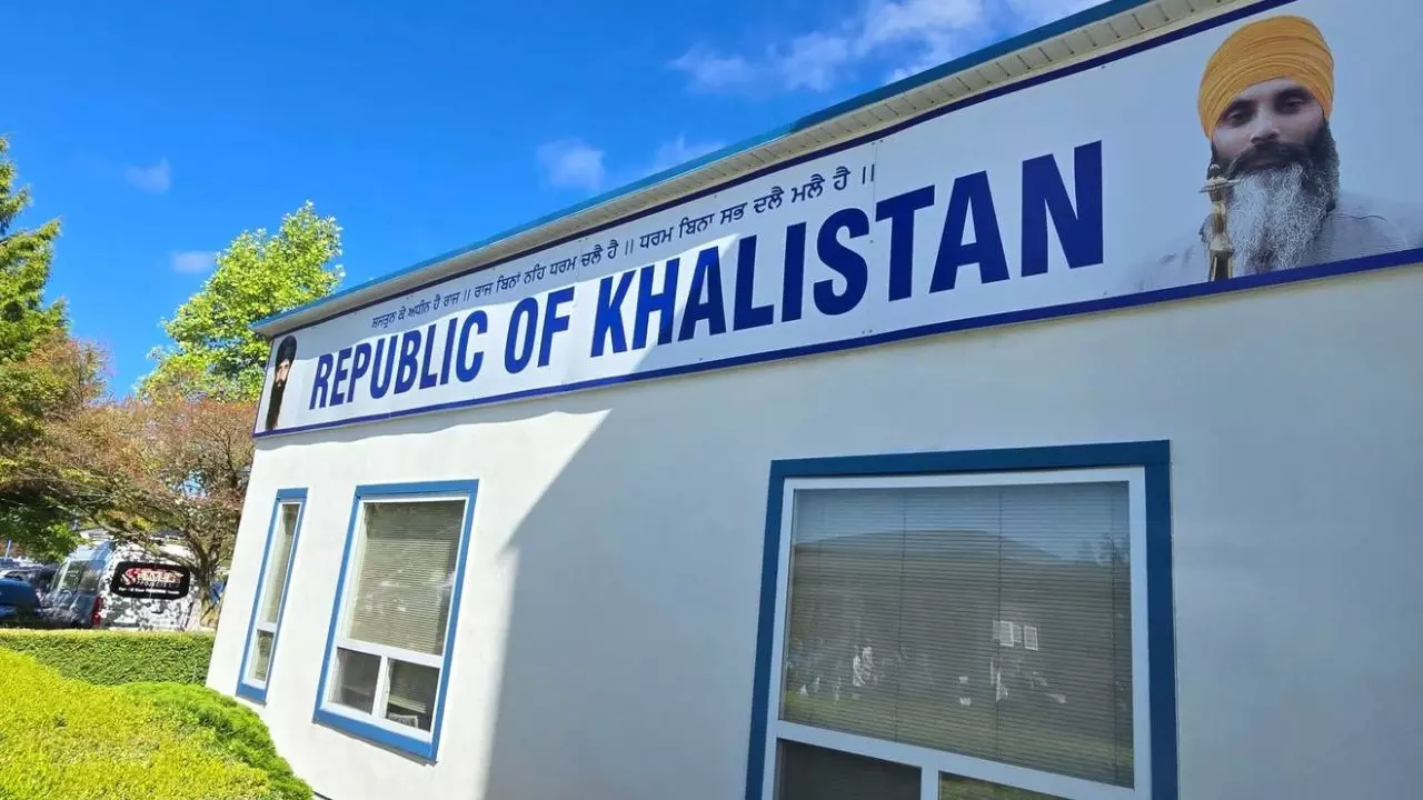 कनाडा में खुल गया खालिस्‍तानी दूतावास? सरे ग़ुरुद्वारे के कैंपस में लगा Republic of Khalistan लिखा बोर्ड