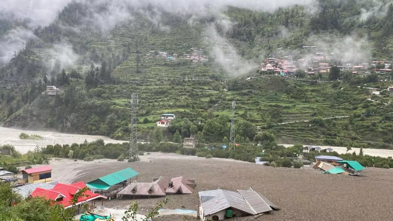 धराली में आज कयामत की रात! क्यों उफनाती और रुलाती हैं उत्तराखंड की बरसाती नदियां? जानिए कितनी ख़तरनाक