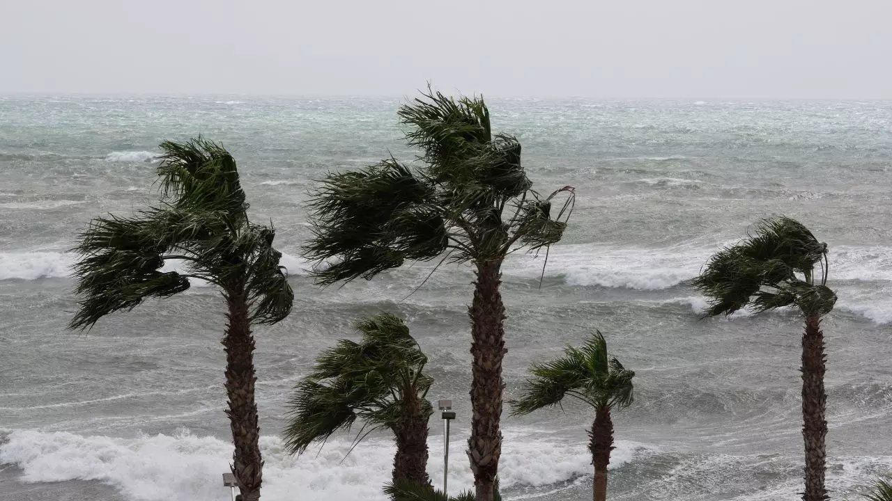 देशभर में मूसलधार बारिश से बाढ़ जैसे हालात, कई राज्यों में अलर्ट जारी; दिल्ली-एनसीआर में हल्की राहत