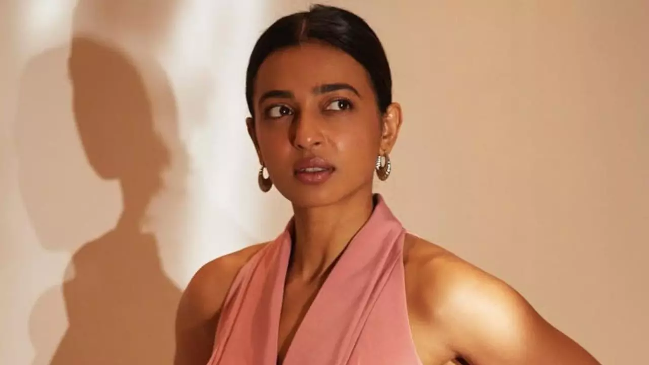 मैं प्रेग्नेंट थी फिर भी प्रोड्यूसर ने मेरे साथ....इमोशनल हुई Radhika Apte, सेट पर झेली गई प्रेग्नेंसी तकलीफों किया शेयर
