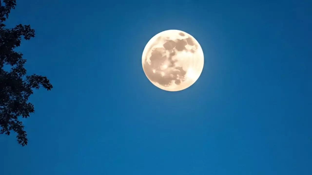 इस बार होगी दो रातों वाली पूर्णिमा, जानें भारत में कब दिखेगा, Sturgeon Moon के दिन होता ये बेहतरीन नजारा