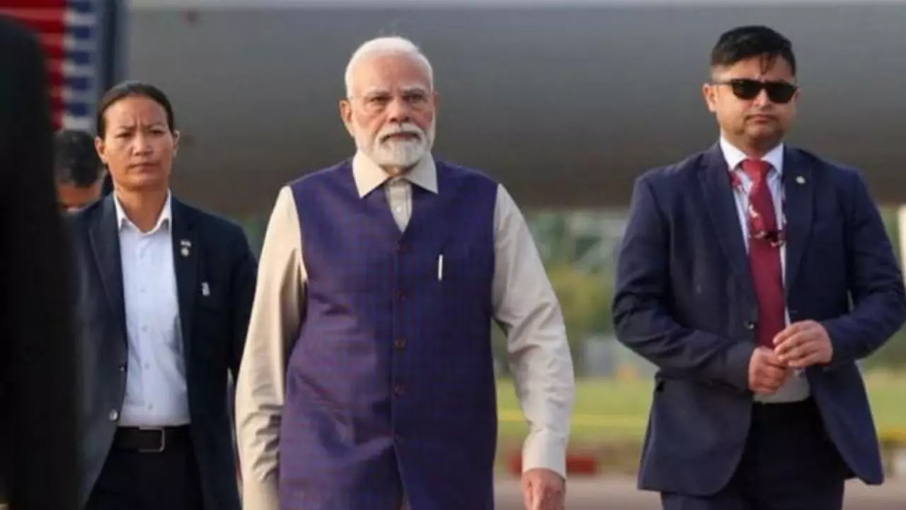 कौन हैं Adaso Kapesa जिनके कंधों पर PM मोदी की सुरक्षा की जिम्मेदारी, ऐसा करने वाली SPG की पहली महिला अधिकारी कौन हैं Adaso Kapesa जिनके कंधों पर PM मोदी की सुरक्षा की जिम्मेदारी, ऐसा करने वाली SPG की पहली महिला अधिकारी