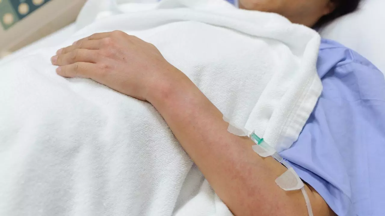 फूल बना नर्स की मौत का कारण, फिर मर चुकी मां से हुई मुलाकात और हो गई जिंदा