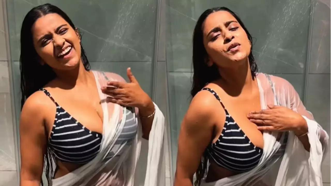 शावर के नीचे भीगी ट्रांसपेरेंट साड़ी, स्लो-मोशन में सेक्सी डांस… Suhana Khan का बाथरूम Video इंटरनेट पर मचा रहा बवाल