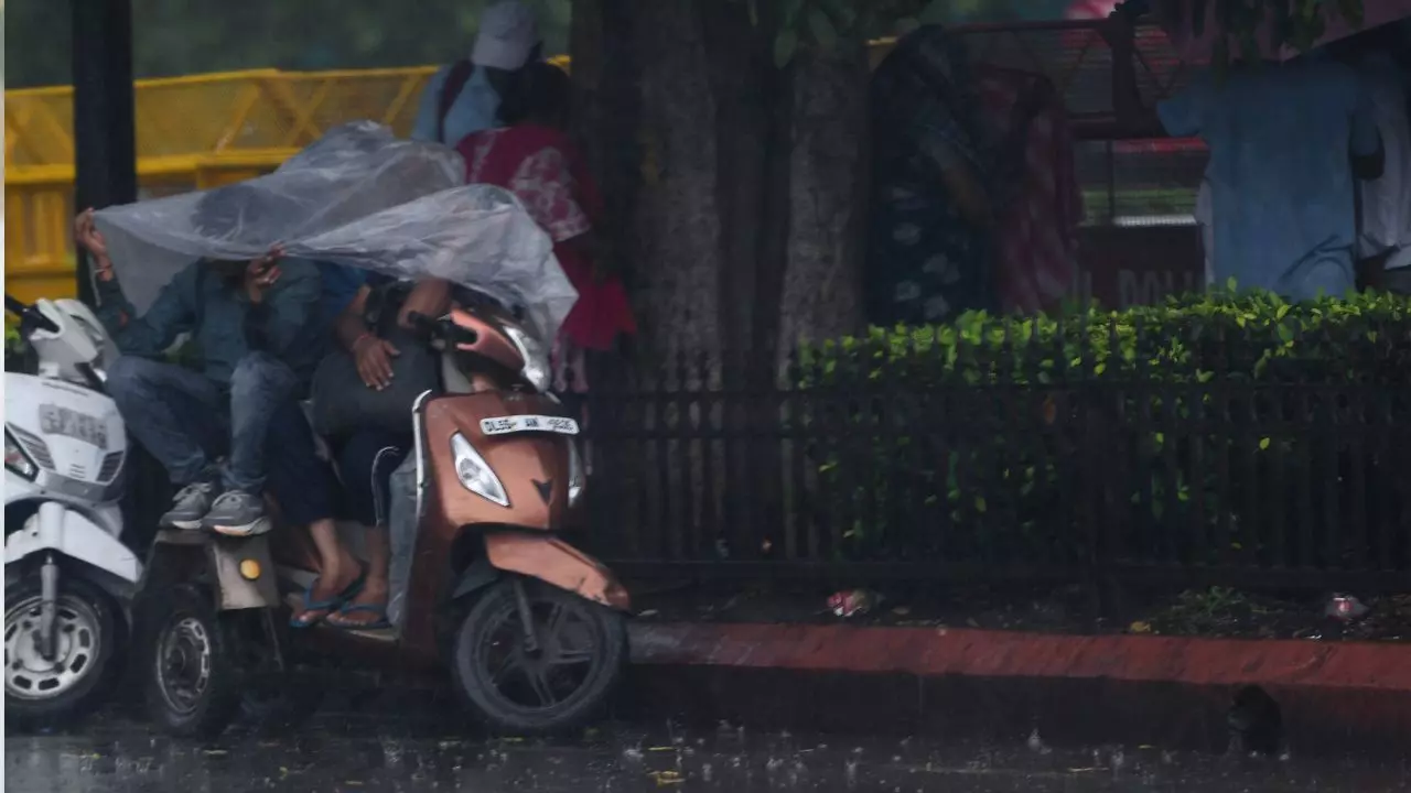 दिल्ली-NCR में अगले दो दिनों तक भारी बारिश का अलर्ट, IMD ने सावधान रहने की दी चेतावनी, इन राज्यों में भी बरसेंगे बादल