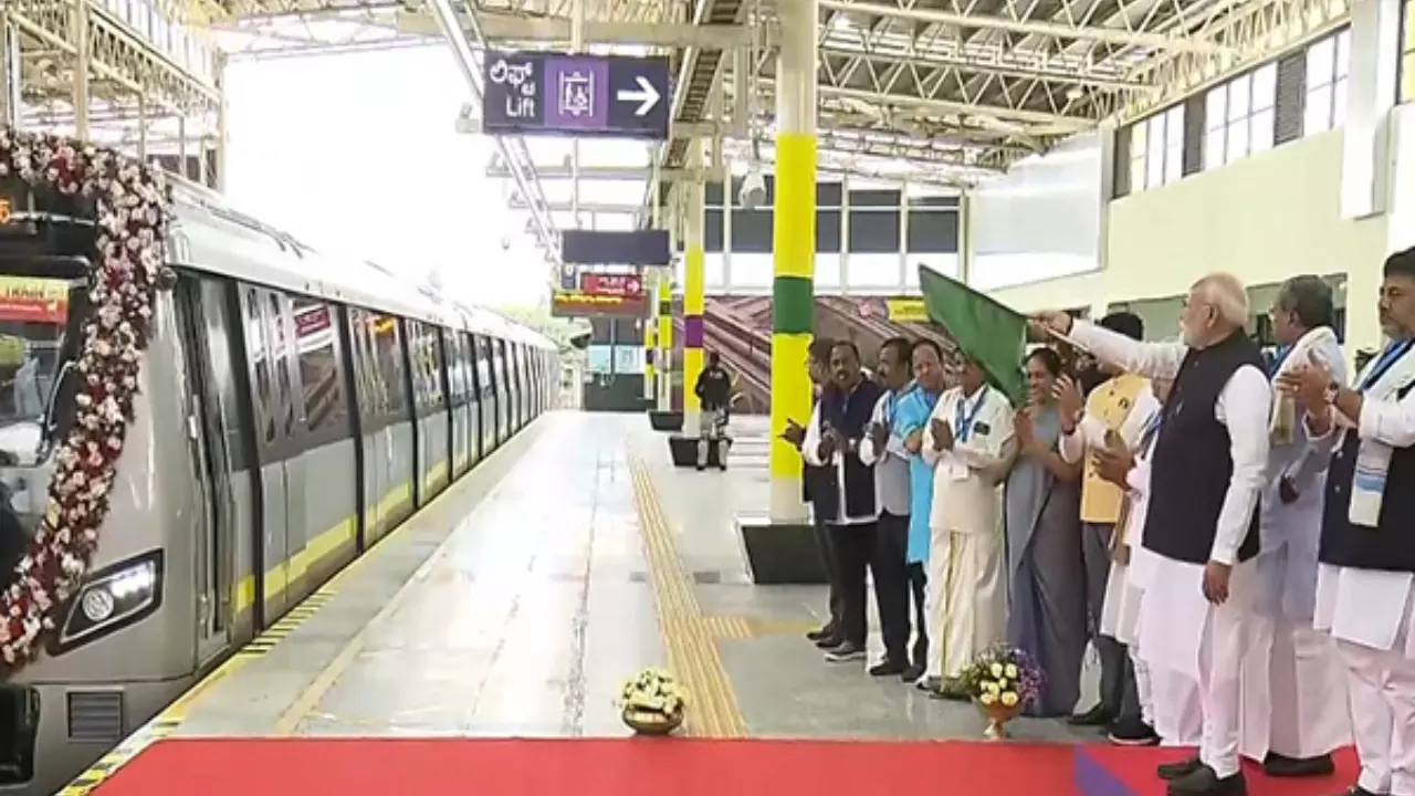 पीएम मोदी ने की बेंगलुरु मेट्रो येलो लाइन की शुरुआत, कहा - ऑपरेशन सिंदूर में यहां के युवाओं का भी योगदान, जानें 10 बातें