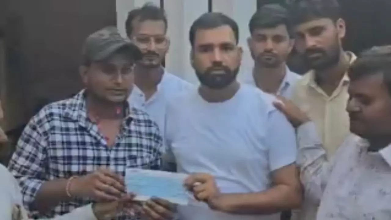 स्वामी प्रसाद मौर्य को थप्पड़ मारने वाला रोहित द्विवेदी कौन, जिसे मिला 11 लाख का चेक?