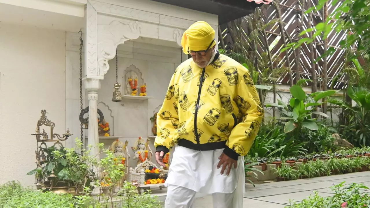 अब भीड़ उतनी नहीं रही..... जलसा के बाहर अपने फैंस की संख्या कम होने पर उदास हुए Amitabh Bachchan