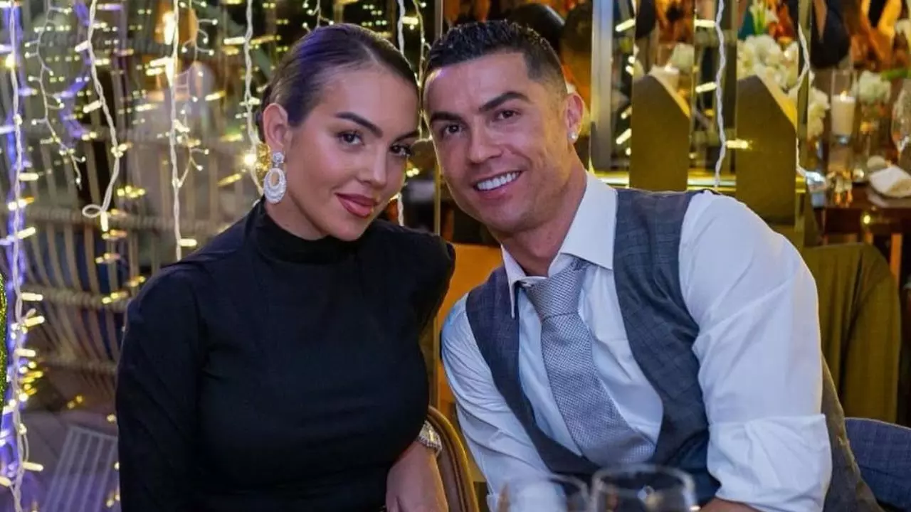 कौन हैं Cristiano Ronaldo की मंगेतर Georgina Rodrígue? डायमंड रिंग फ्लॉन्ट करते हुए अनाउंस की एंगेजमेंट