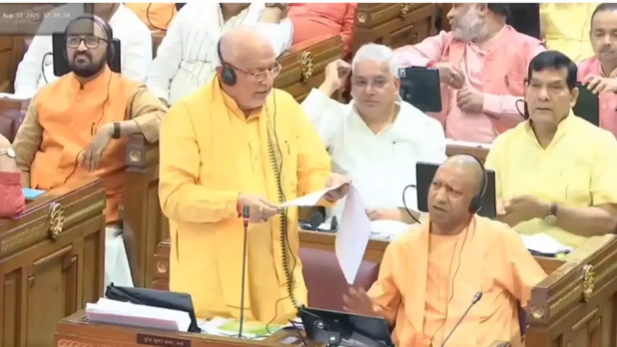 CM योगी ने फतेहपुर मकबरा तोड़फोड़ मामले के आरोपियों का नाम लेने से सुरेश खन्ना को क्यों रोक दिया? अखिलेश यादव ने कसा तंज