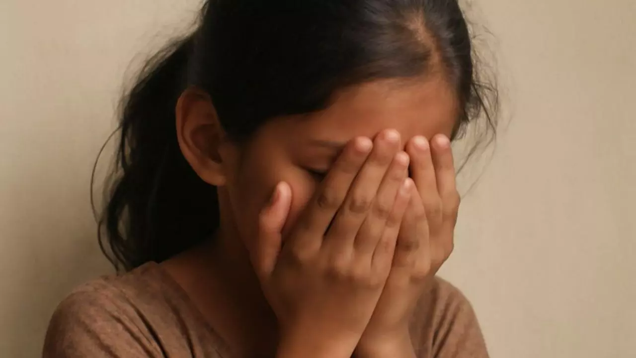 8 साल की बच्ची को अकेला देख शख्स ने किया रेप, हत्या कर घास-फूस से छुपाया शव; मां की हत्या के मामले में आरोपी काट चुका है जेल 8 साल की बच्ची को अकेला देख शख्स ने किया रेप, हत्या कर घास-फूस से छुपाया शव; मां की हत्या के मामले में आरोपी काट चुका है जेल