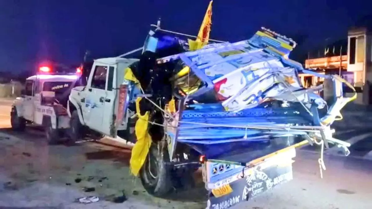 दौसा में मौत का मंजर! खाटूश्याम से लौट रही श्रद्धालुओं की पिकअप कंटेनर में घुसी, 4 महिलाओं और 7 मासूमों समेत 11 की मौत