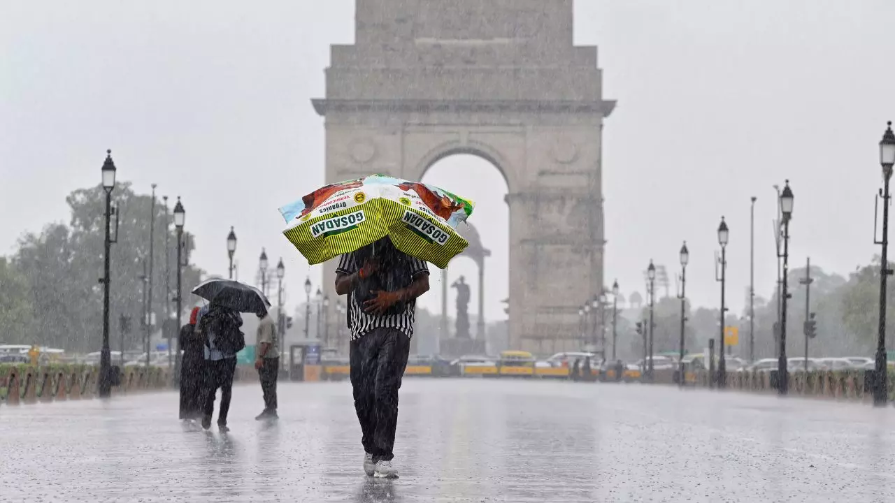 दिल्ली-NCR में अगले 7 दिनों तक जारी रहेगा बारिश का सिलसिला, इन राज्यों में रेड अलर्ट