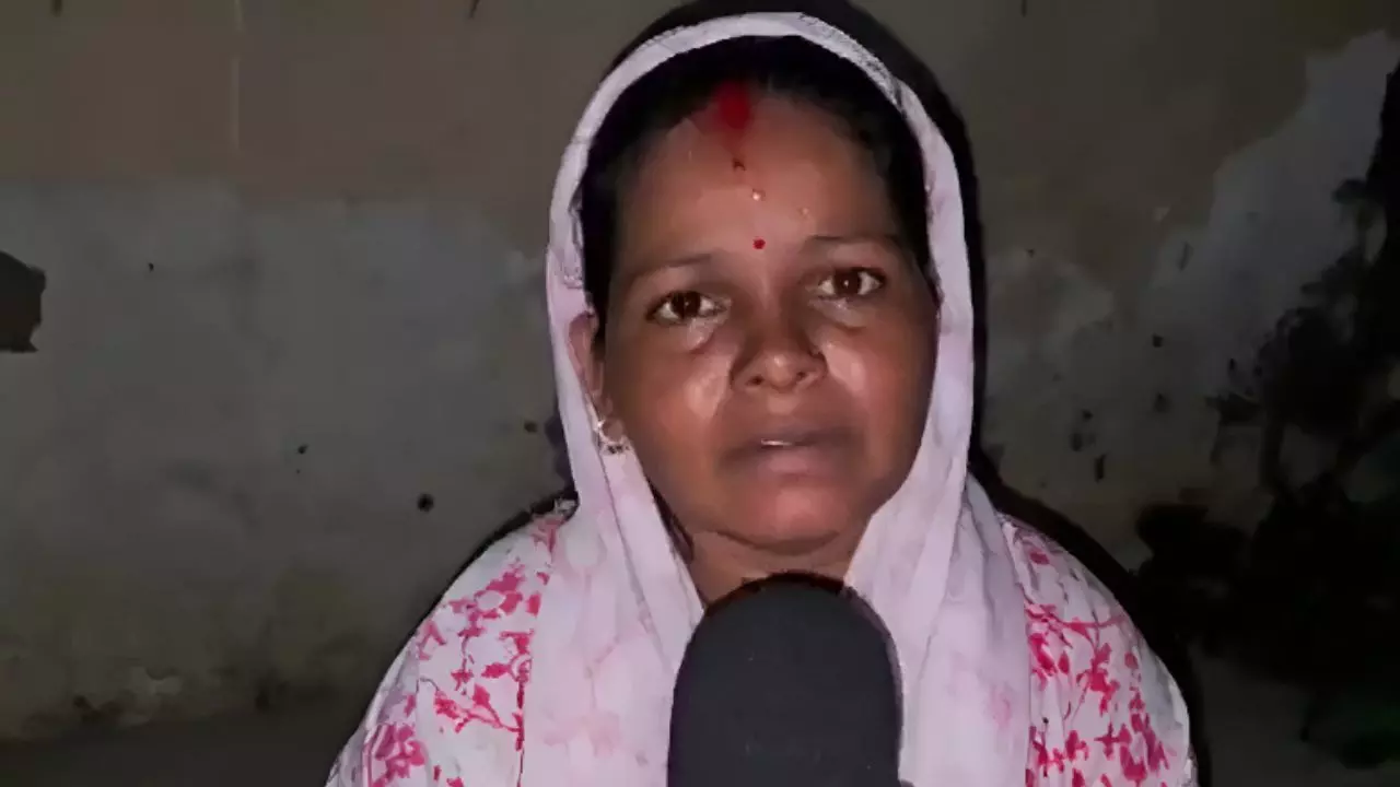 124 साल की दादी बना दिया तो... टी-शर्ट पर तस्वीर से भड़की मिंता देवी, बोलीं- प्रियंका-राहुल गांधी मेरे कौन? | Video 124 साल की दादी बना दिया तो... टी-शर्ट पर तस्वीर से भड़की मिंता देवी, बोलीं- प्रियंका-राहुल गांधी मेरे कौन? | Video