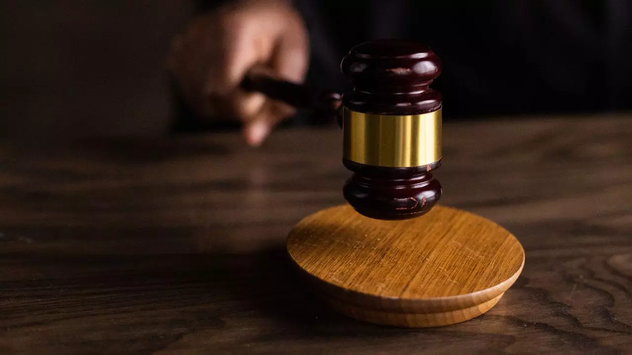 MP हाई कोर्ट के ऑर्डर में गलती से Mistake! जेल जाने वाला रिहा, बाहर आने वाले गया सलाखों के पीछे और फिर... MP हाई कोर्ट के ऑर्डर में गलती से Mistake! जेल जाने वाला रिहा, बाहर आने वाले गया सलाखों के पीछे और फिर...
