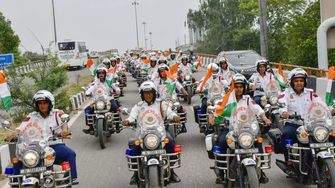 15 अगस्त को लेकर दिल्ली की सड़कों पर अलर्ट! लाल किला से इंडिया गेट तक वाहनों की नो-एंट्री, क्या खुला-क्या बंद?
