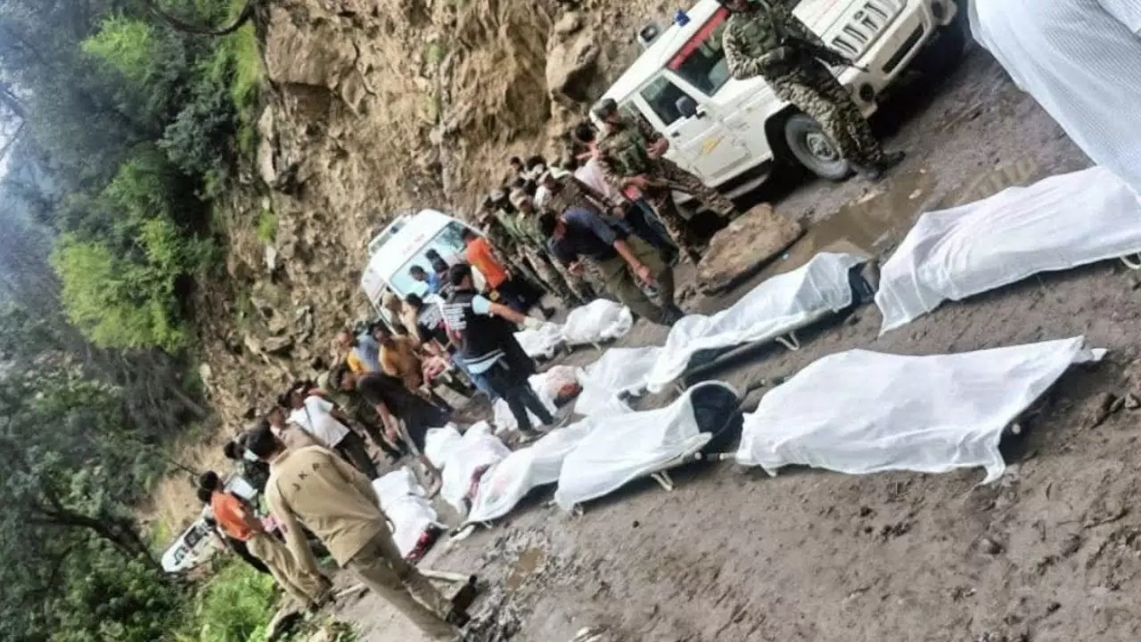किश्तवाड़ में बादल फटने के बाद तबाही का मंजर, अबतक 56 लोगों की मौत, 200 से ज्यादा लापता; जानें कैसे आई आपदा