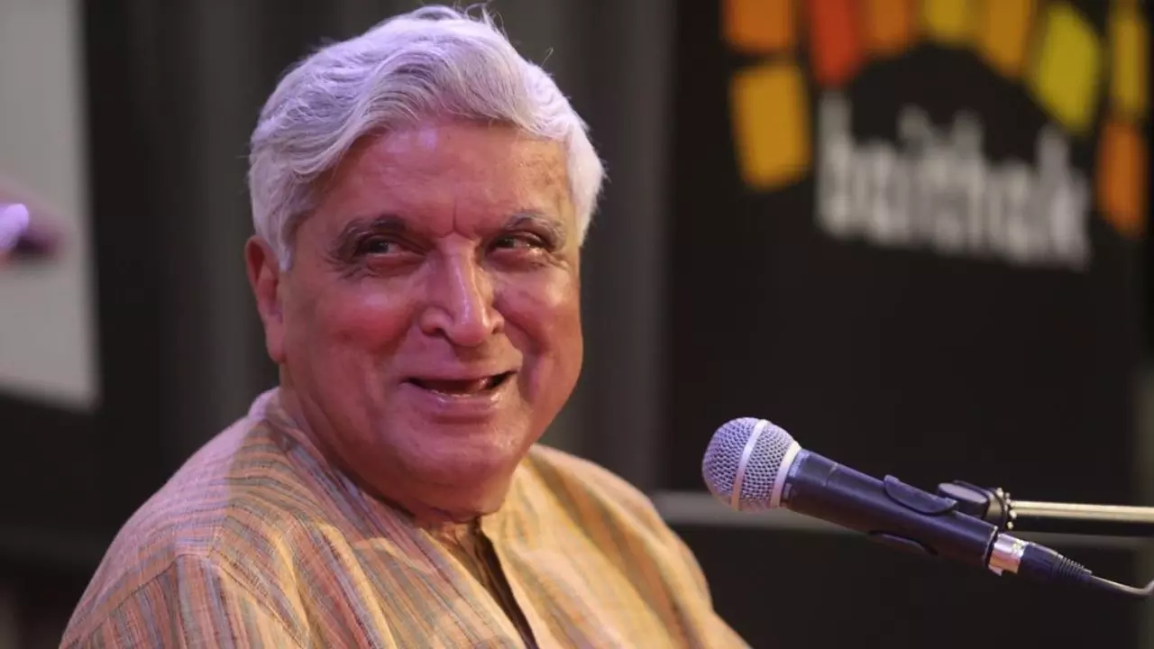 तुम्हारे दादा अंग्रेज़ों की चापलूसी कर रहे थे... औकात में रहो! 14 अगस्त की शुभकामनाएं मिलने पर भड़के Javed Akhtar