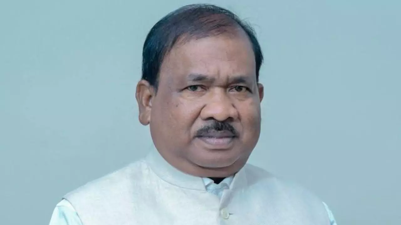 आदिवासी समुदाय के चहेते नेता से लेकर शिक्षा मंत्री तक का सफर, जानें कौन थे रामदास सोरेन आदिवासी समुदाय के चहेते नेता से लेकर शिक्षा मंत्री तक का सफर, जानें कौन थे रामदास सोरेन