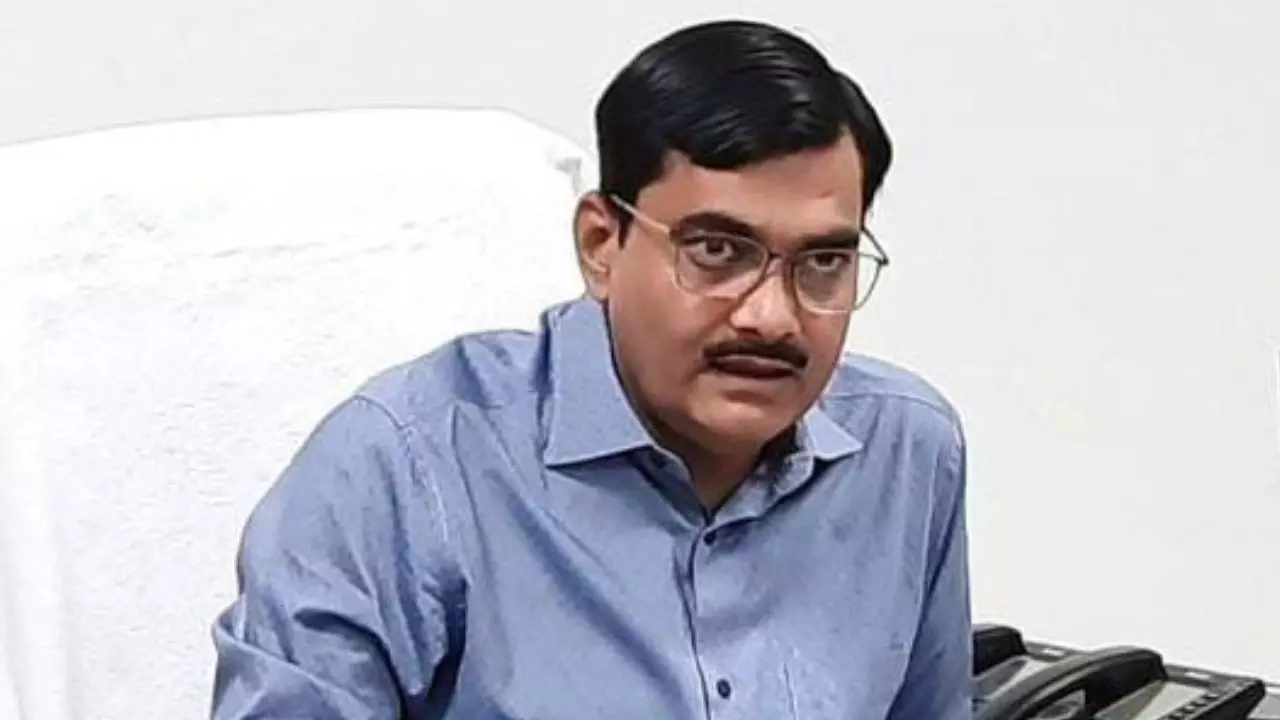 फिर चर्चा में क्यों आजम खान पर एक्शन लेने वाले IAS अफसर आंजनेय सिंह?