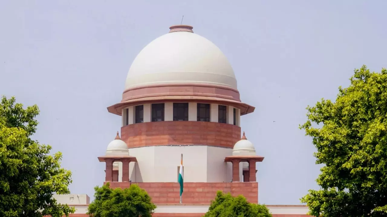 राज्यपाल और राष्ट्रपति की शक्तियों में दखल? केंद्र ने सुप्रीम कोर्ट के फैसले पर उठाए बड़े सवाल