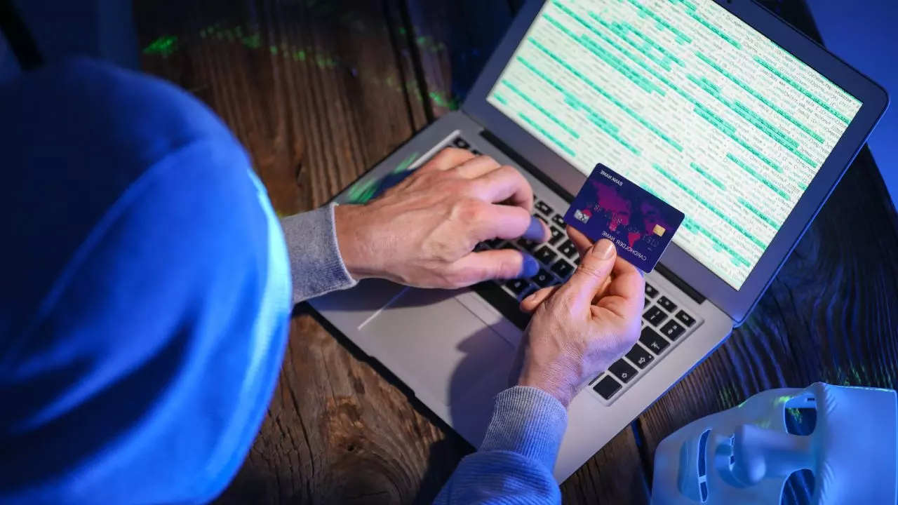 ऑनलाइन दोस्ती फिर Sex Chat शुरू! मुंबई में 35 साल के डॉक्टर से 94 लाख रुपये की ठगी