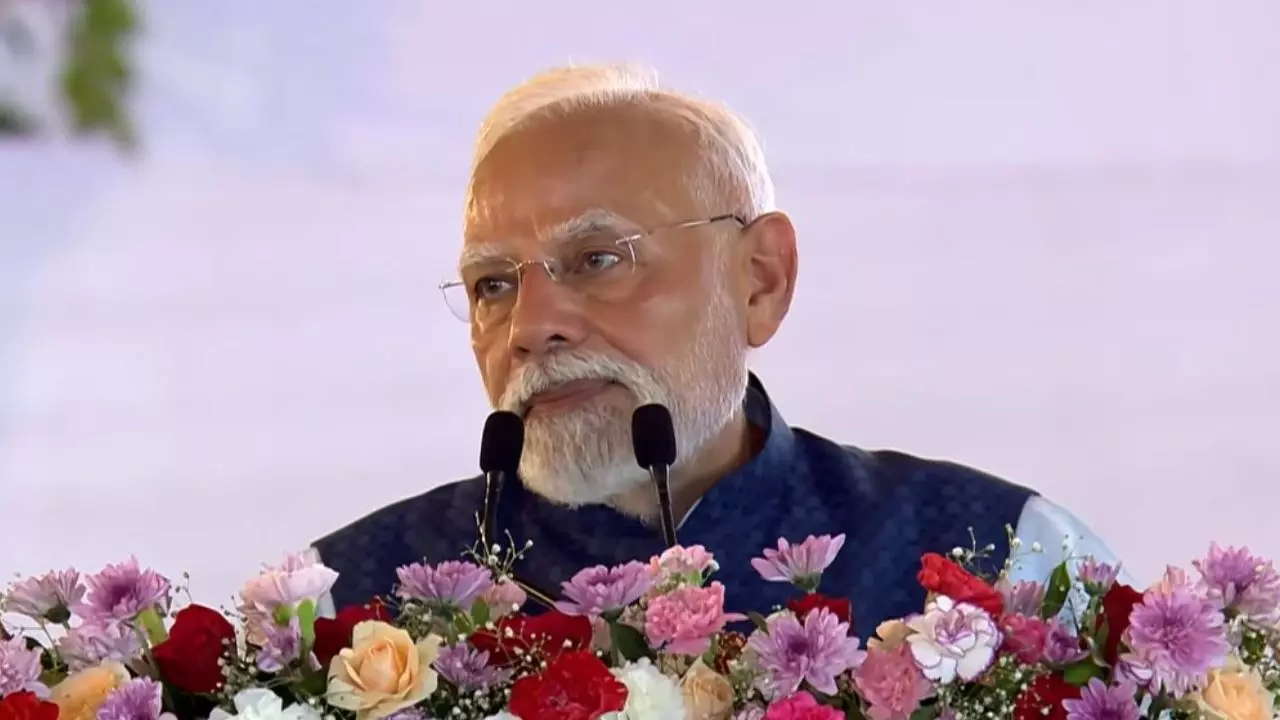 अब राजधानी में होगा सफर आसान! पीएम मोदी ने बताया चक्रधारी मोहन और चरखाधारी मोहन से कैसे बने आत्मनिर्भर? पढ़ें बड़ी बातें