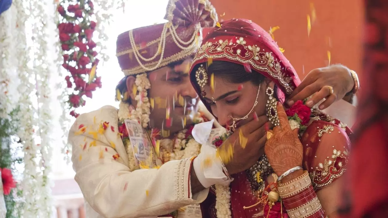 शादी बनी जी का जंजाल! मुक्तसर में बेटे की इंटर-कास्ट मैरिज कराने पर दलित के घर में तोड़फोड़, बहू के पिता-भाई गिरफ्तार शादी बनी जी का जंजाल! मुक्तसर में बेटे की इंटर-कास्ट मैरिज कराने पर दलित के घर में तोड़फोड़, बहू के पिता-भाई गिरफ्तार