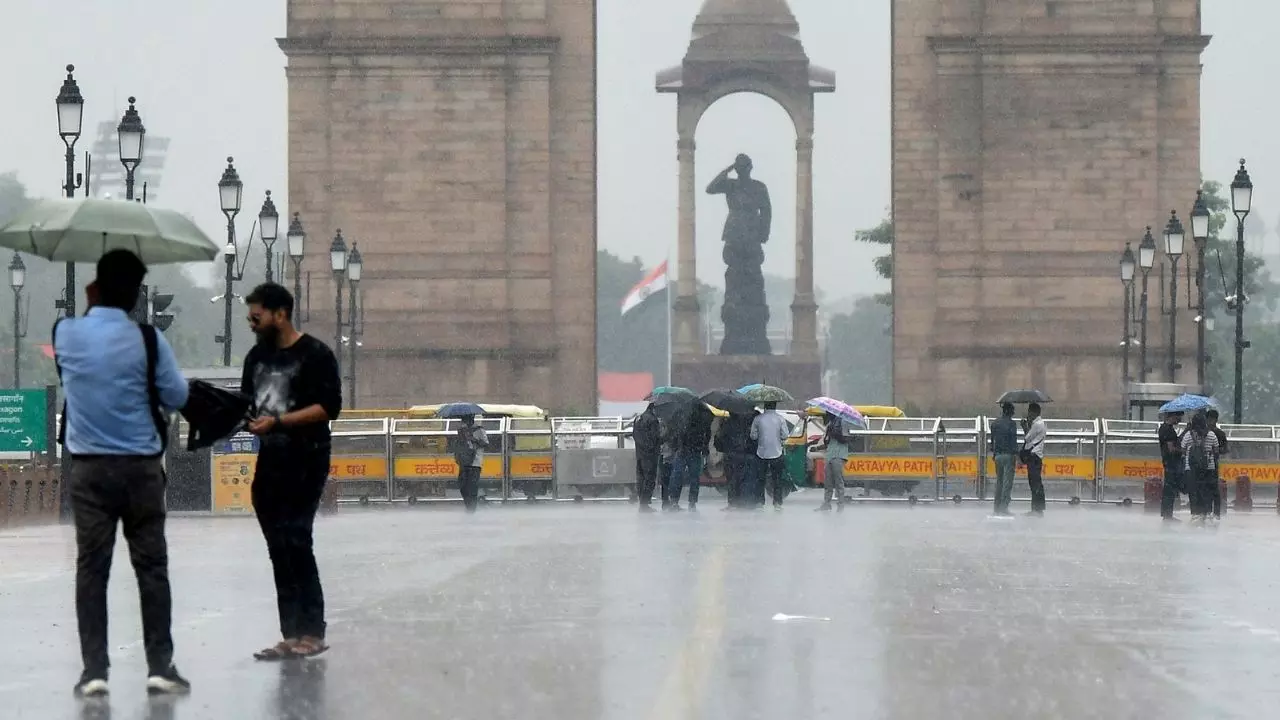 Delhi-NCR Weather:  उमस से हाल-बेहाल! दिल्ली-NCR में अगले दो दिनों तक बढ़ेगी गर्मी, जानें कब होगी झमाझम बारिश