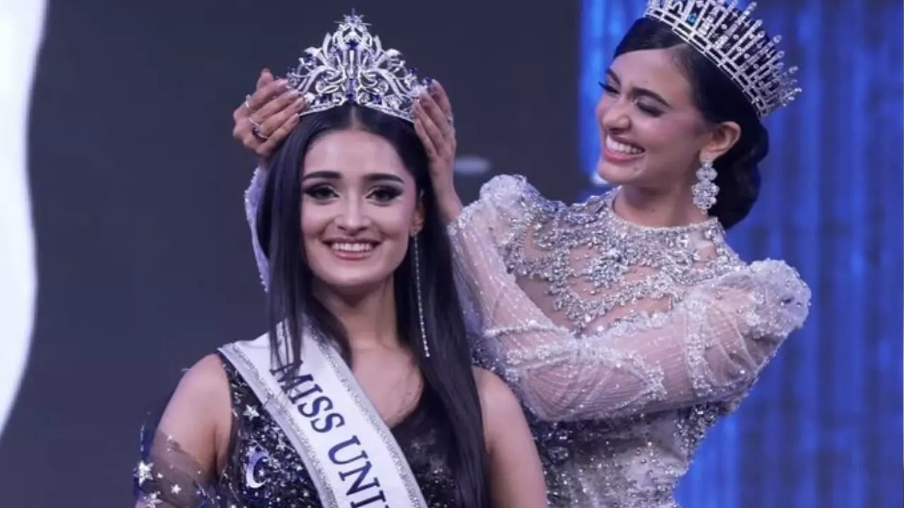 कौन हैं राजस्थान की बेटी Manika Vishwakarma, जिनके सिर पर सजा Miss Universe India 2025 का ताज ?