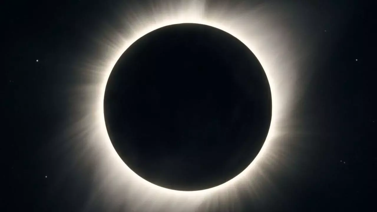 Surya Grahan 2025: कब लगेगा साल का आखिरी सूर्य ग्रहण,  क्या भारत में दिखाई देगा यह ग्रहण ?