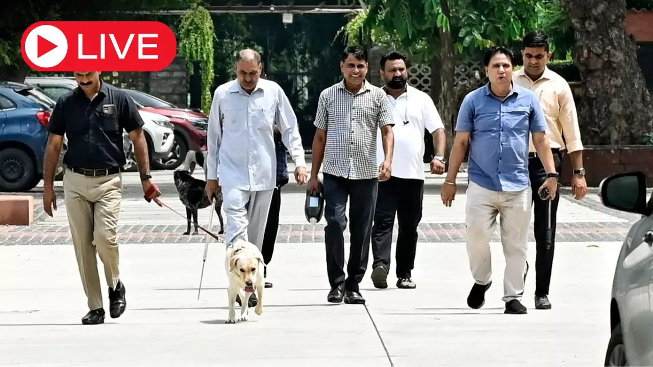Aaj ki Taaza Khabar Live News Update: नासिक में स्कूल को बम से उड़ाने की मिली धमकी Aaj ki Taaza Khabar Live News Update: नासिक में स्कूल को बम से उड़ाने की मिली धमकी