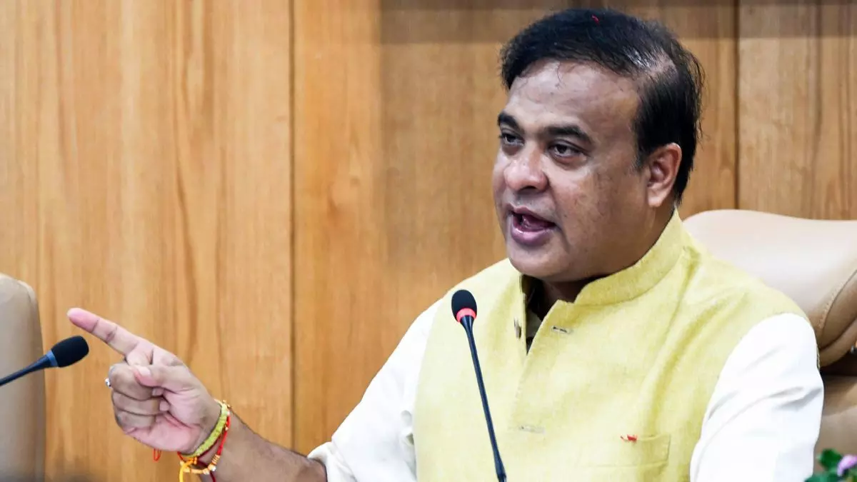 असम में 18 साल से ऊपर के लोगों के आधार कार्ड बनाने पर लगी रोक, सीएम सरमा ने क्यों लिया यह फैसला?