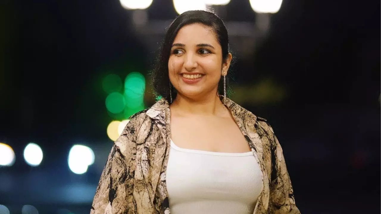 भेजे अश्लील मैसेज, फिर होटल के कमरे में....इस युवा नेता से परेशान हुईं मलयालम एक्ट्रेस Rini Ann George भेजे अश्लील मैसेज, फिर होटल के कमरे में....इस युवा नेता से परेशान हुईं मलयालम एक्ट्रेस Rini Ann George