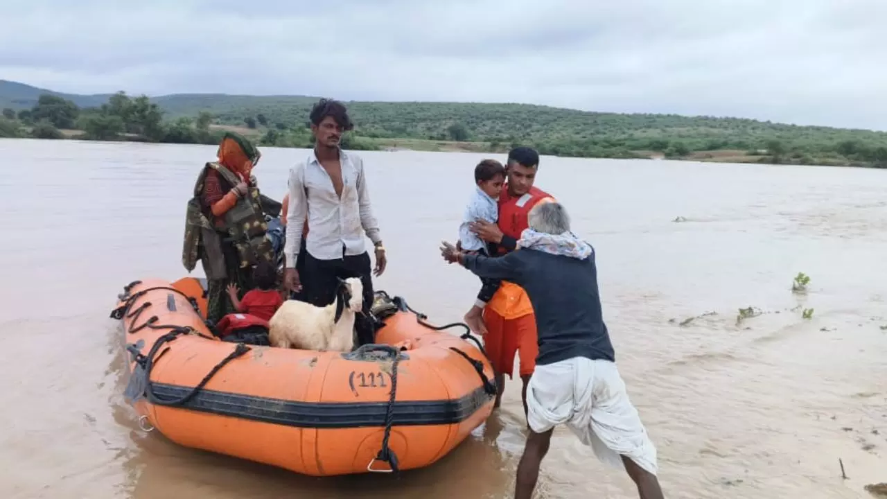 बारिश बनी कहर! राजस्थान में दो की मौत, सैकड़ों का रेस्क्यू- सेना-एनडीआरएफ की टीम ने संभाला मोर्चा