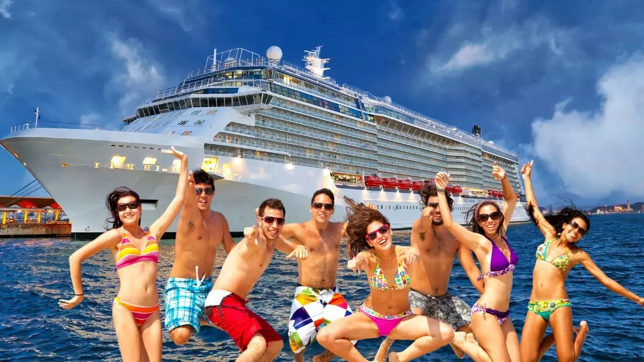 Nude Cruise का बढ़ रहा Trend, बिना कपड़ों के छुट्टी मना रहे लोग, टिकट की कीमत में आ जाएगी BMW कार