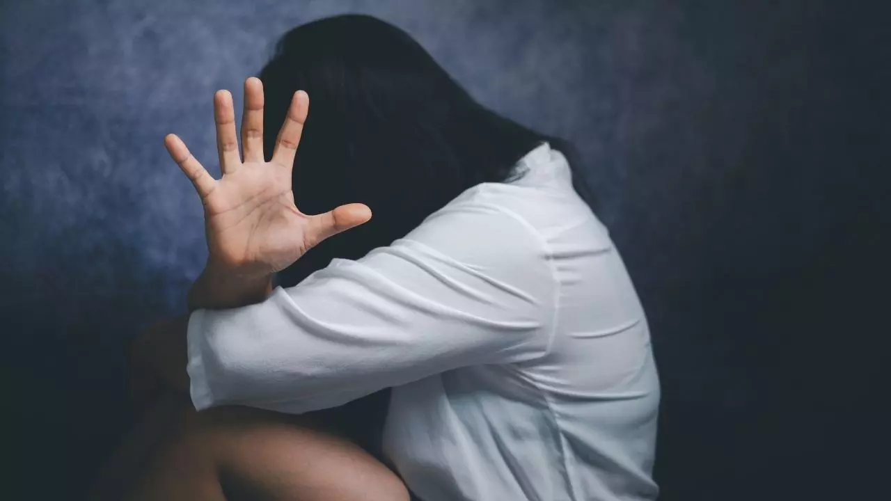 औलाद की चाह में अस्‍मत लुटा बैठी महिला! झाड़ फूंक करने वाले ने इलाज के बहाने किया रेप