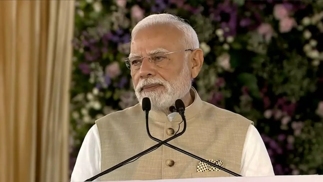 भारत में EV एक्सपोर्ट का बढ़ता लेवल, PM मोदी ने मारुति सुजुकी के ई-विटारा को दिखाई हरी झंडी, पढ़िए 10 बड़ी बातें