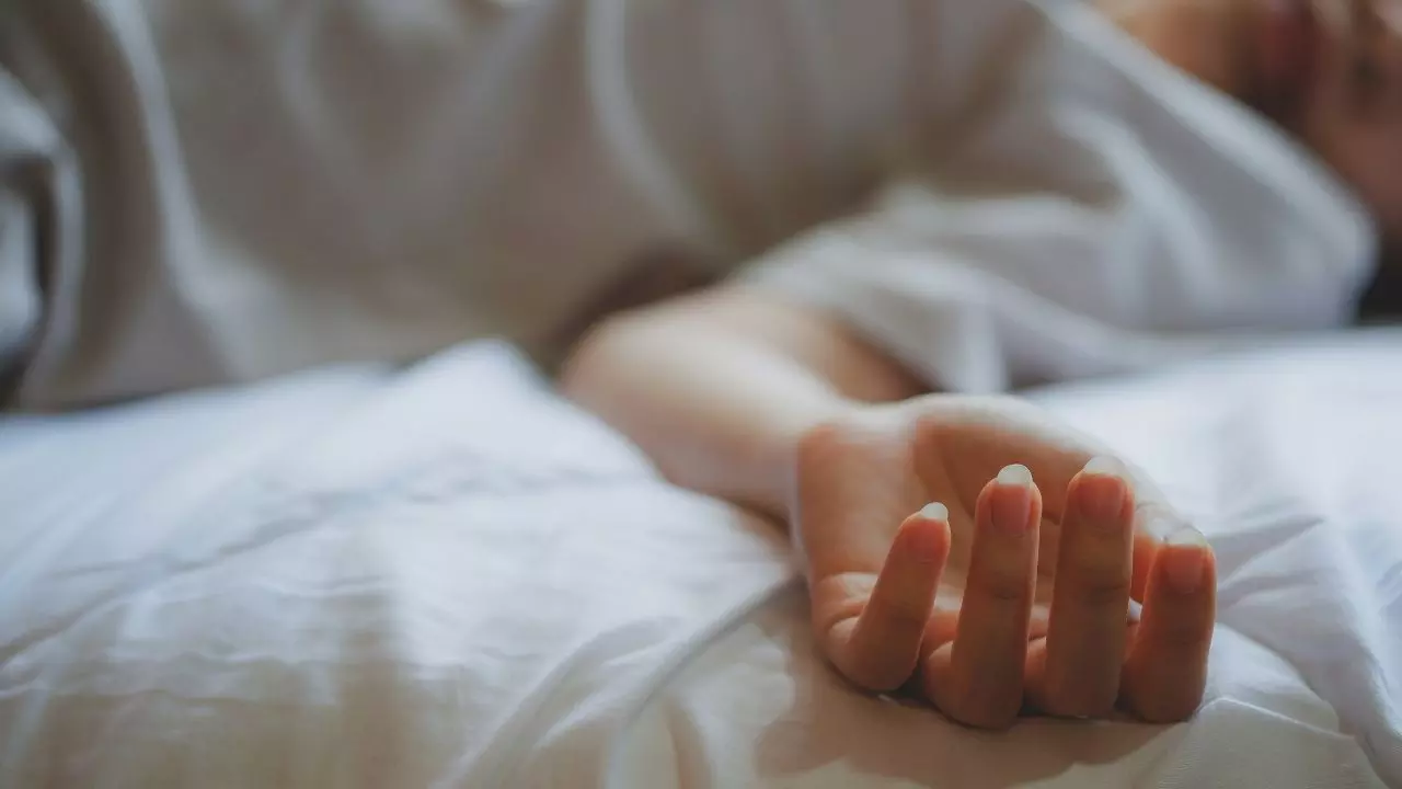 हत्या या आत्महत्या! गुरुग्राम की यूनिवर्सिटी में 23 साल की बीटेक छात्रा ने दी जान, हॉस्टल के रूम में पंखे से लटका मिला शव