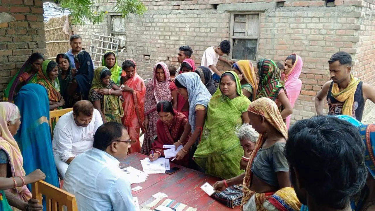 SIR के आंकड़े चौंकाने वाले, बिहार के 3 जिलों से सबसे ज्यादा कटे वोटरों के नाम, भड़के मतदाता, दो तिहाई सीटों... SIR के आंकड़े चौंकाने वाले, बिहार के 3 जिलों से सबसे ज्यादा कटे वोटरों के नाम, भड़के मतदाता, दो तिहाई सीटों...