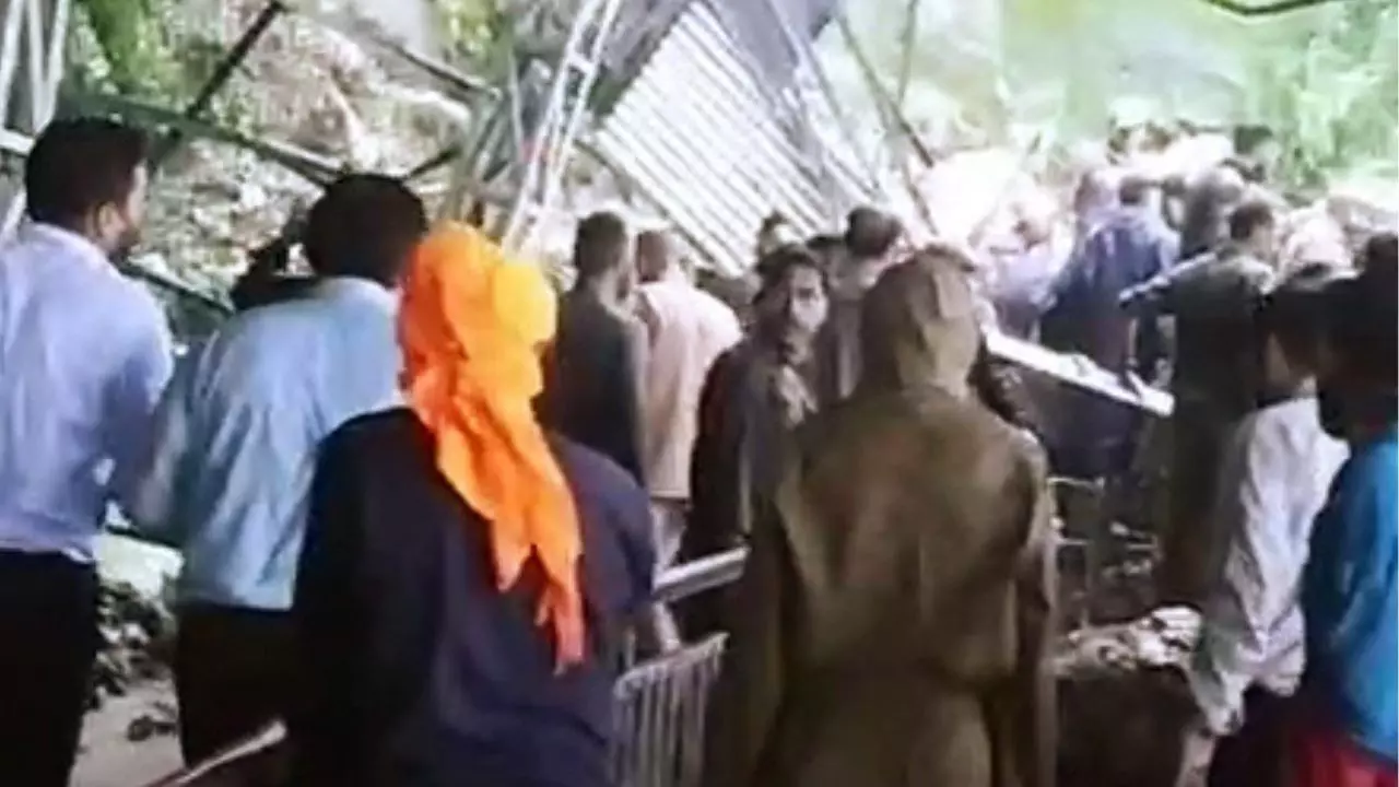 J-K: वैष्णो देवी यात्रा मार्ग पर भूस्खलन, अब तक 30 से अधिक लोगों की मौत; कई घायल- जानें रात-भर क्या हुआ