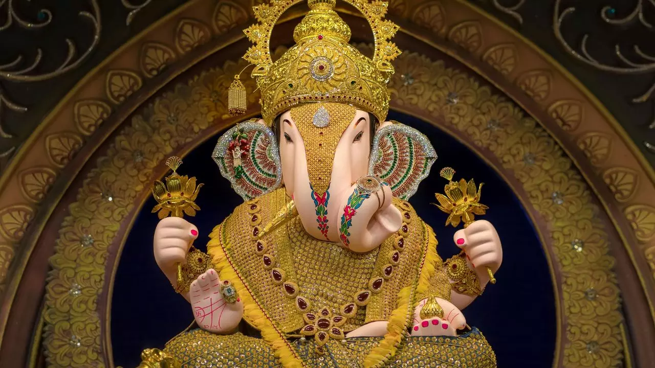 Ganesh Chaturthi 2025: गणेश जी प्रथम पूज्य देवता कैसे बने ? शुभ कार्यों में सबसे पहले क्यों पूजे जाते हैं गणपति?