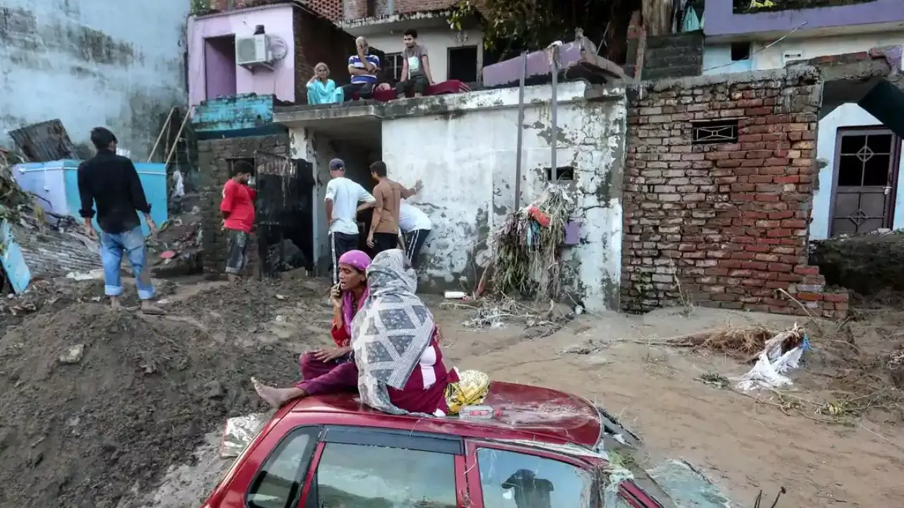 कितना पहुंचा जम्मू-कश्मीर में मौत का आकडा? UP के लोग मरने वाले में सबसे अधिक, पढ़ें Top Updates