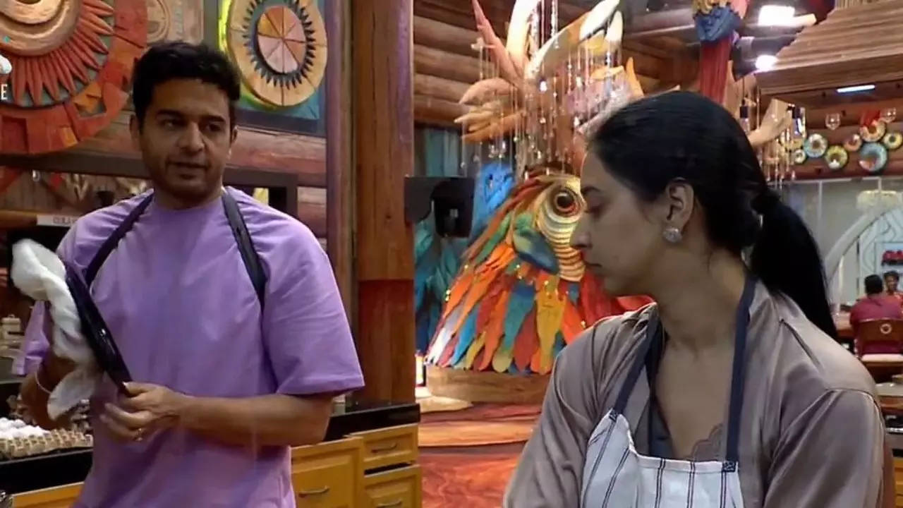 Bigg Boss 19 : कौन बनेगा घर का कैप्टन? Tanya Mittal ने चली चाल, आई Gaurav Khanna और Kunika के बीच दरार Bigg Boss 19 : कौन बनेगा घर का कैप्टन? Tanya Mittal ने चली चाल, आई Gaurav Khanna और Kunika के बीच दरार