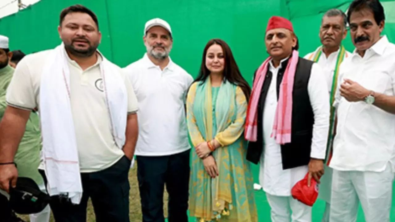 वोटर अधिकार यात्रा में अखिलेश यादव के शामिल होने के क्या हैं सियासी मायने? UP से लगते इन जिलों में पड़ेगा असर