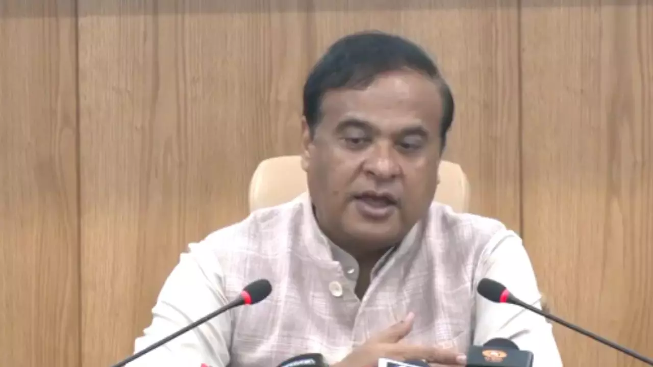 कांग्रेस चाहती है PM की कुर्सी केवल गांधी परिवार तक सीमित रहे; दरभंगा विवाद पर हिमंत बिस्वा सरमा का तीखा वार