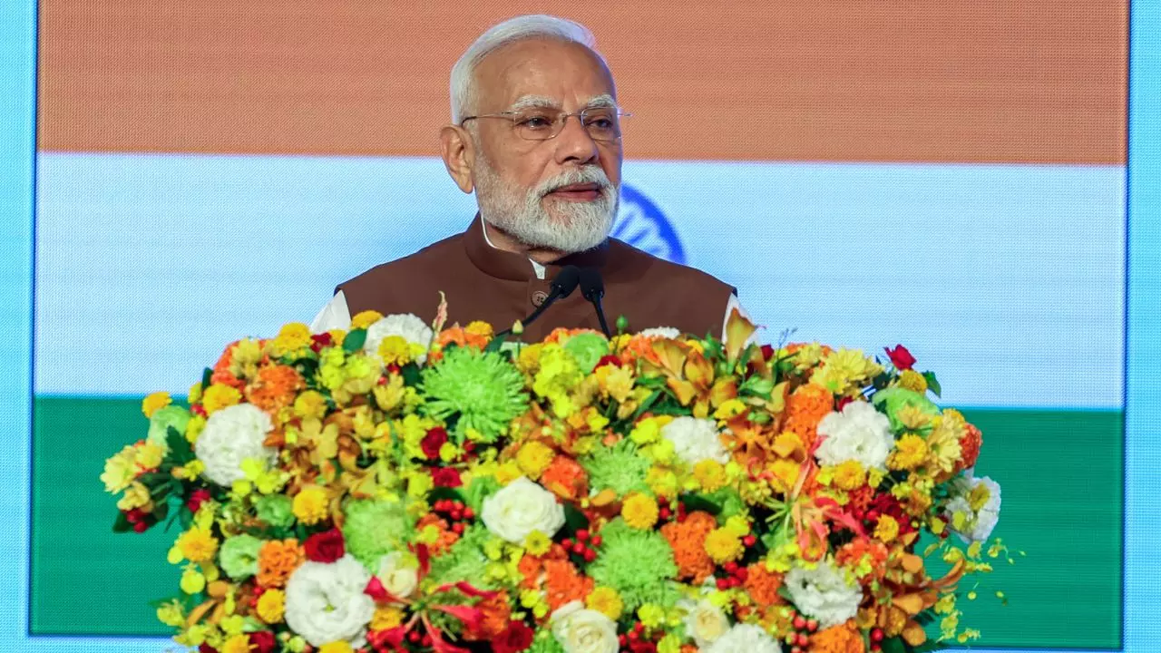 आपदाएं देश की परीक्षा ले रही हैं, सेना हर मोर्चे पर खड़ी...पढ़ें PM मोदी के मन की बड़ी बातें आपदाएं देश की परीक्षा ले रही हैं, सेना हर मोर्चे पर खड़ी...पढ़ें PM मोदी के मन की बड़ी बातें