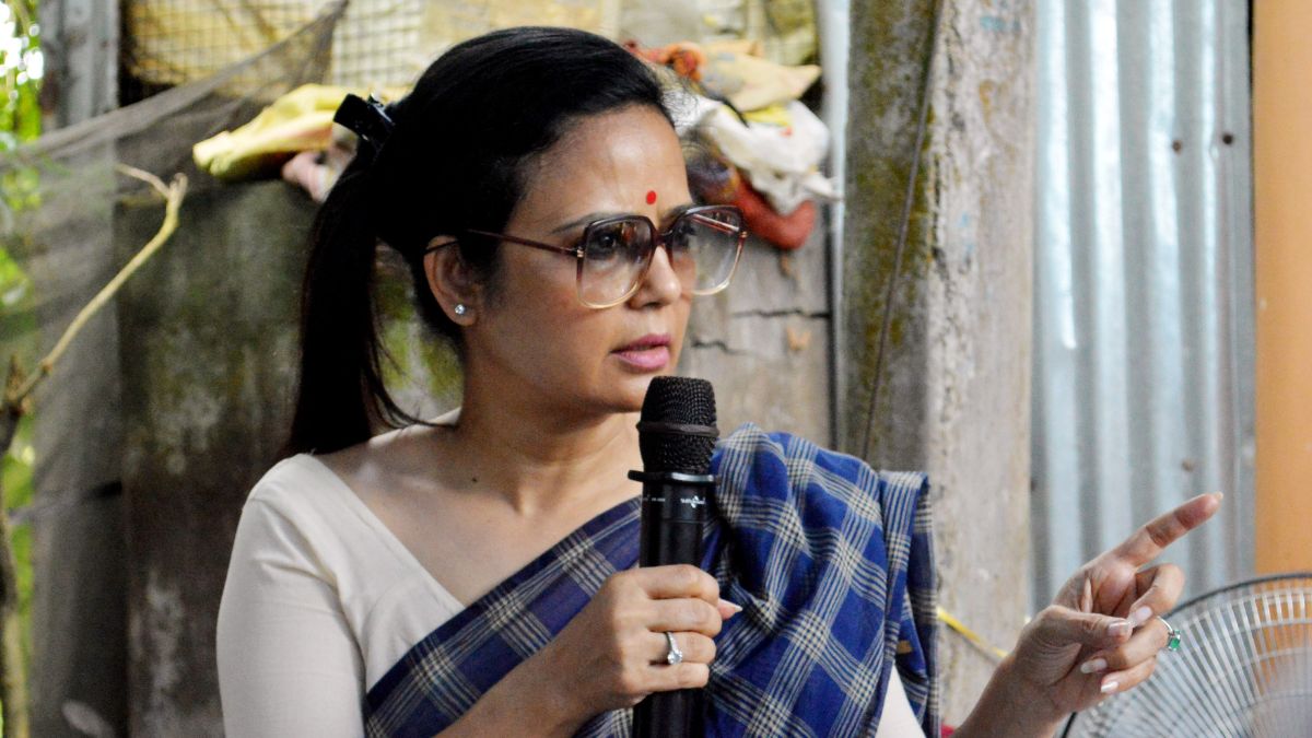 TMC सांसद Mahua Moitra के खिलाफ बंगाल की अदालत ने क्यों जारी किया गिरफ्तारी वारंट? 10 Points में जानें पूरा मामला