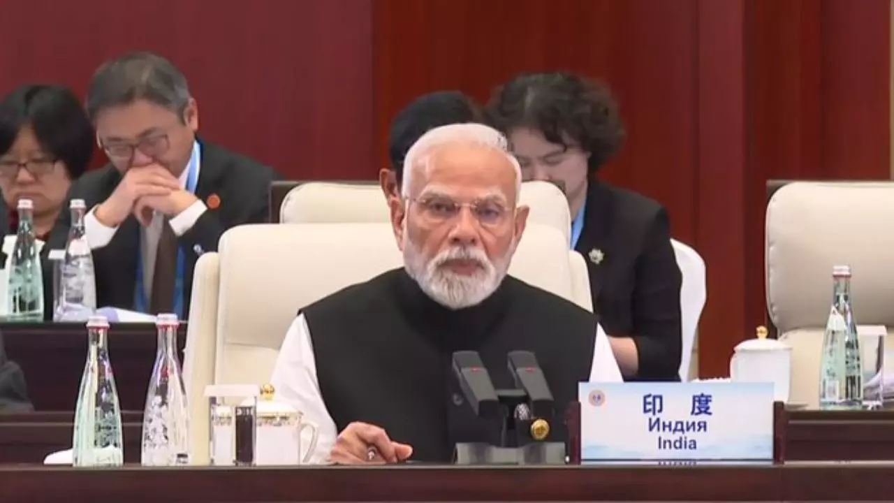 आतंकवाद, अलगाववाद और उग्रवाद कतई बर्दाश्त नहीं, शहबाज़ के सामने PM मोदी ने ना-पाक को खूब लताड़ा, पढ़ें 10 Point में
